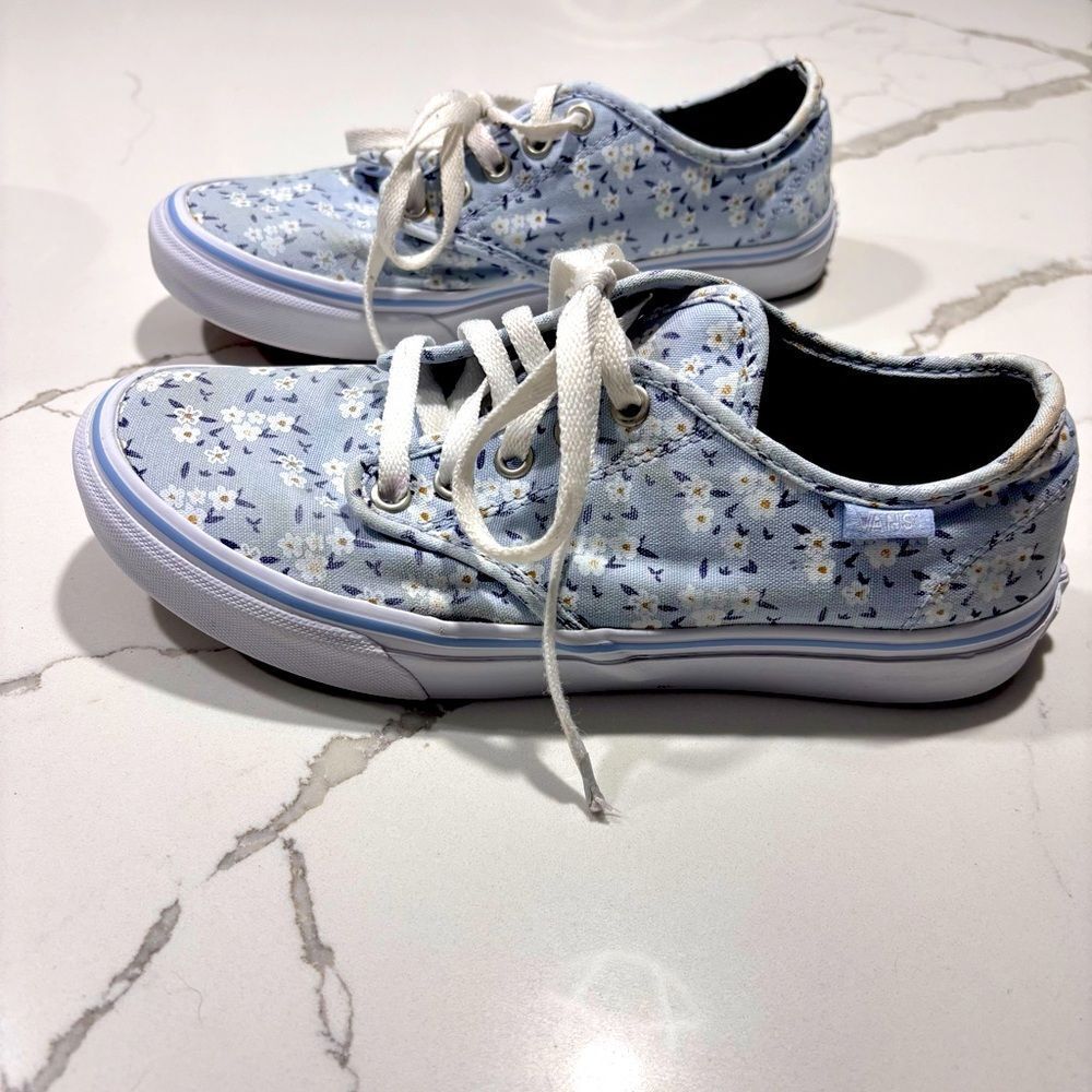 VANS Women’s Blue Floral Athletic Fashion Sneakers Skate Shoes Size 7.5 Daisies - Picture 2 of 12